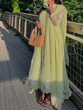 Agha noor Elegant Light Green Embroidered Womens Salwar kameez three piece (M)
